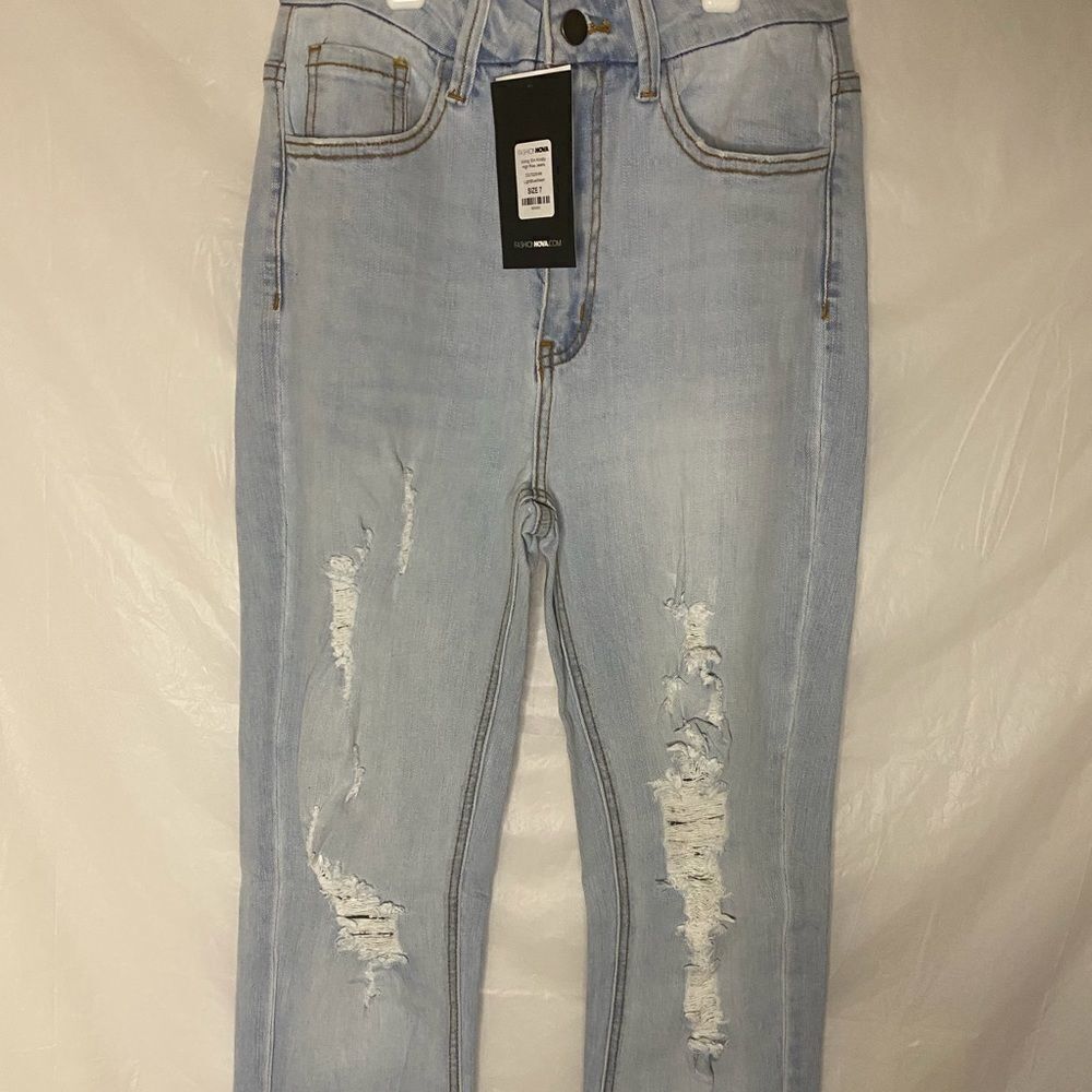 Fashion Nova High Rise Medium Wash Jeans Size 7